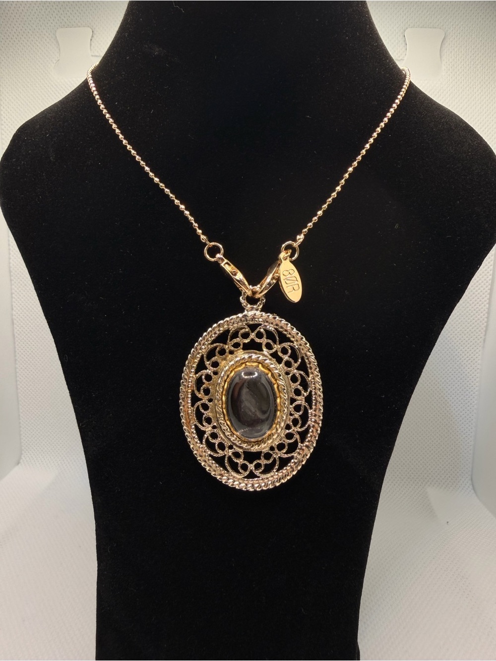 Vintage Gold Tone Filigree Oval Pendant with Replacement 80R Body Chain